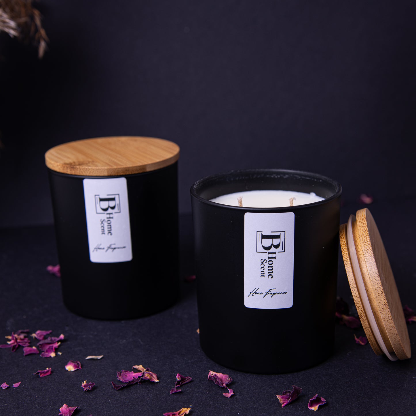 2 candles with wooden lids