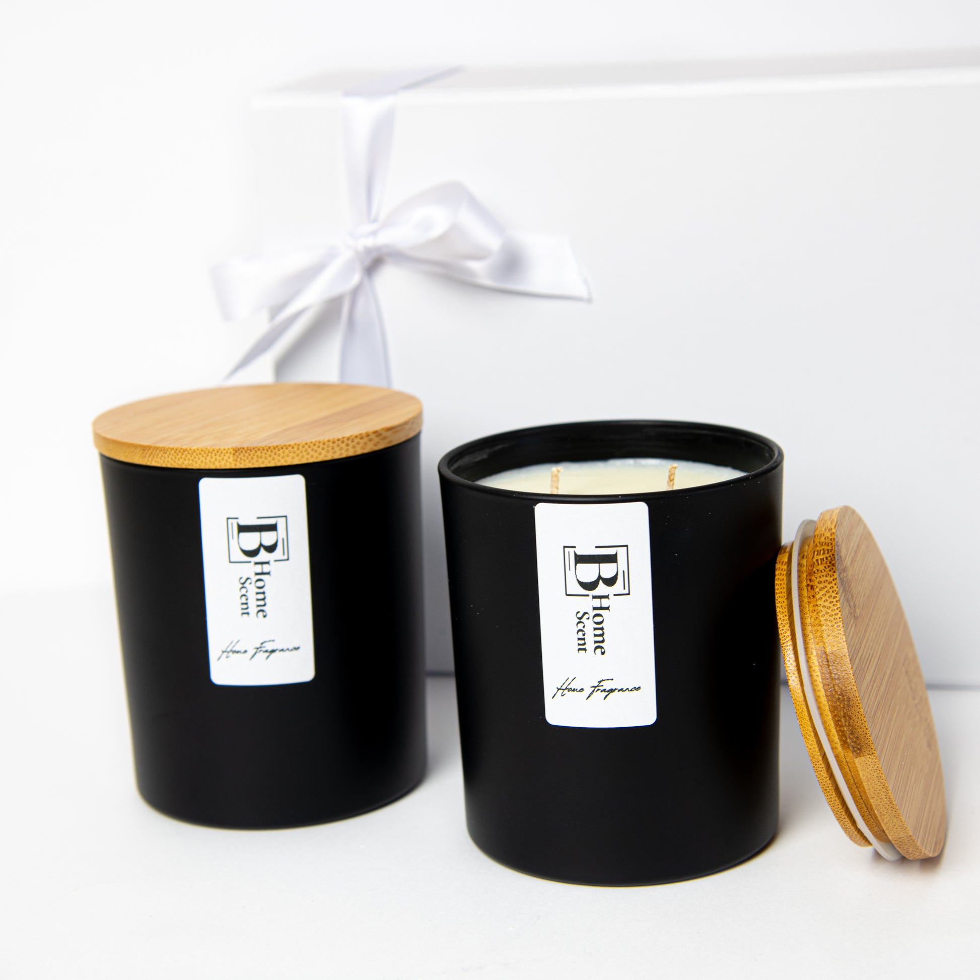 2 candles with wooden lids with gift box